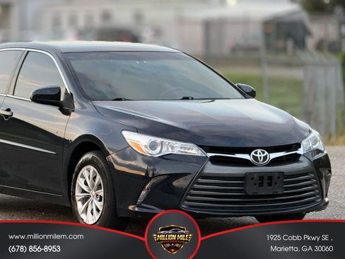 Used 2015 Toyota Camry LE FWD image 15