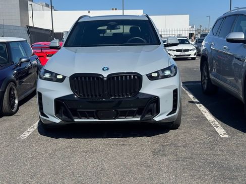 Used 2025 BMW X5 xDrive50e w/ M Sport Package image 2