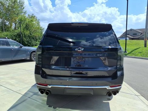 Used 2025 Chevrolet Suburban Premier AWD/4WD image 6