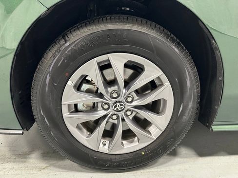 Used 2025 Toyota Sienna XLE image 69