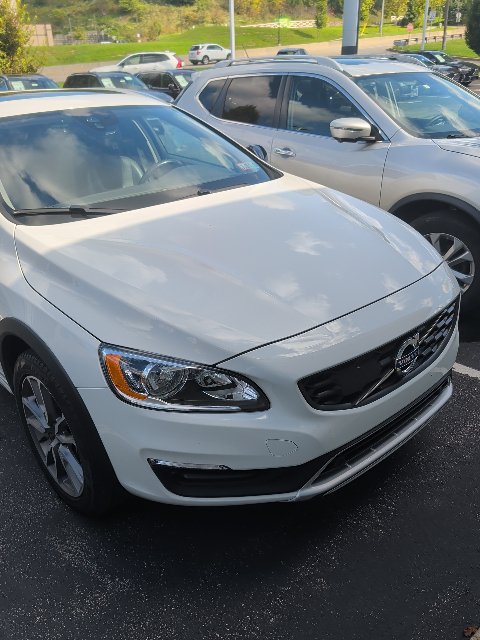 Used 2018 Volvo V60 T5 Cross Country w/ Convenience Package AWD/4WD image 2