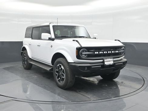 New 2025 Ford Bronco Outer Banks image 8