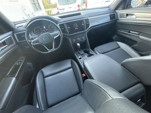 Used 2020 Volkswagen Atlas Cross Sport SE w/ Panoramic Sunroof Package image 26