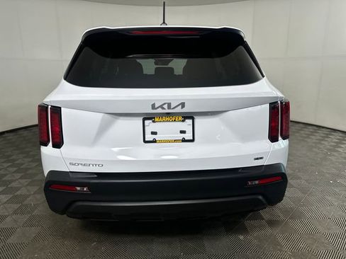 Used 2023 Kia Sorento LX AWD/4WD image 4