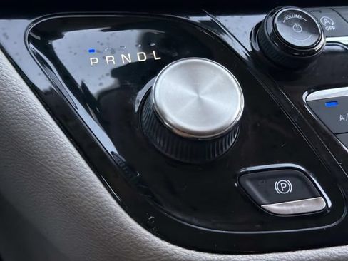 Used 2021 Chrysler Pacifica Touring-L FWD image 24