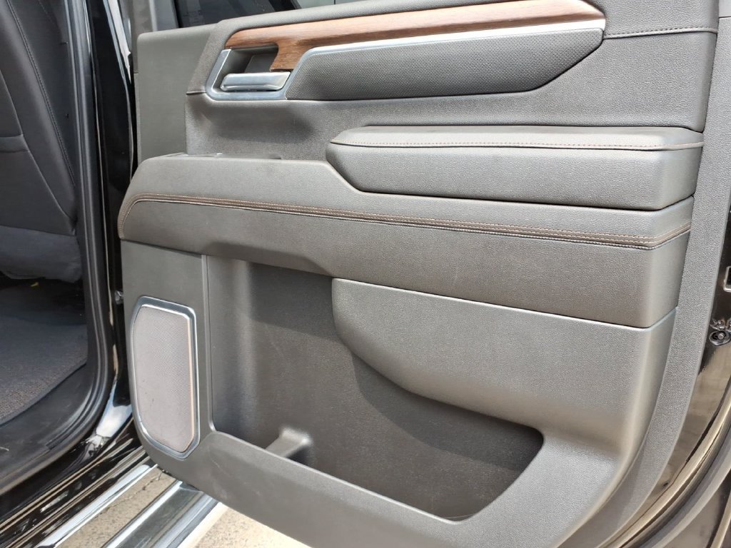 Used 2024 Chevrolet Silverado 3500 High Country w/ High Country Premium Package AWD/4WD image 14