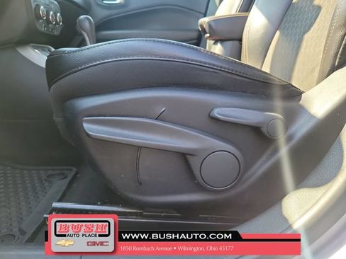Used 2018 Jeep Compass Latitude w/ Cold Weather Group FWD image 15