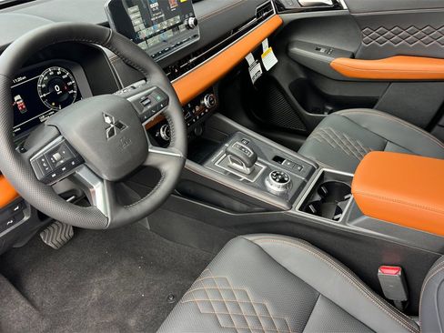 New 2025 Mitsubishi Outlander SEL image 11