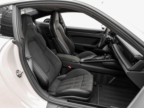 Used 2025 Porsche 911 Carrera 4 GTS image 33