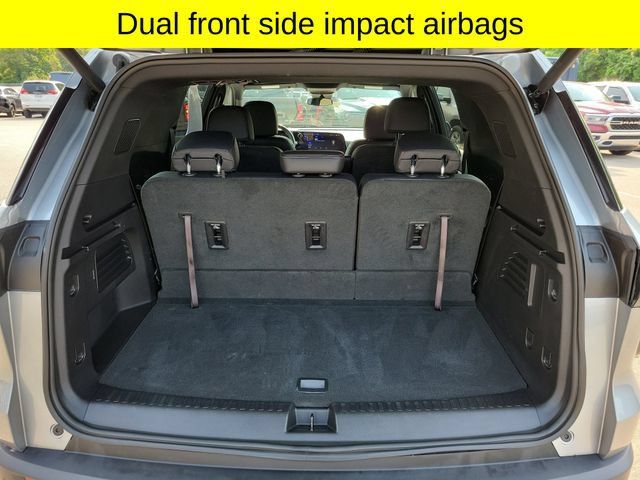 Used 2025 Chevrolet Traverse LT w/ Driver Confidence Package FWD image 28