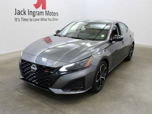 Certified 2026 Nissan Altima 2.5 SR FWD image 2