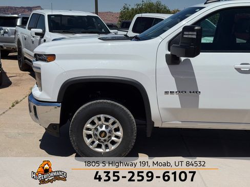 Used 2024 Chevrolet Silverado 2500 LT AWD/4WD image 12
