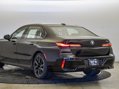 New 2026 BMW 740i w/ Premium Package image 2