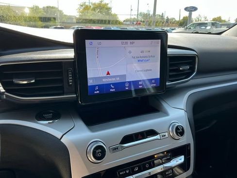 Used 2022 Ford Explorer XLT w/ Equipment Group 202A AWD/4WD image 21