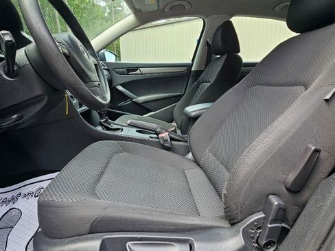 Used 2013 Volkswagen Passat S image 21