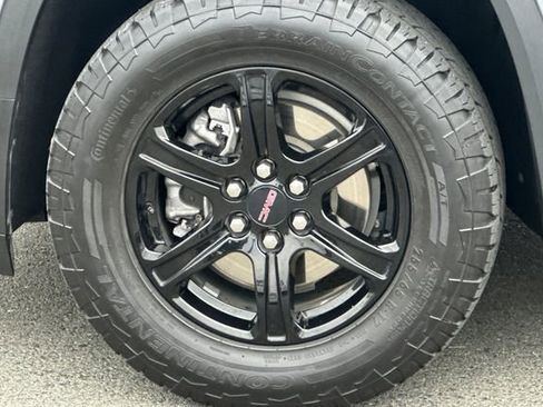 Used 2023 GMC Acadia AT4 image 25