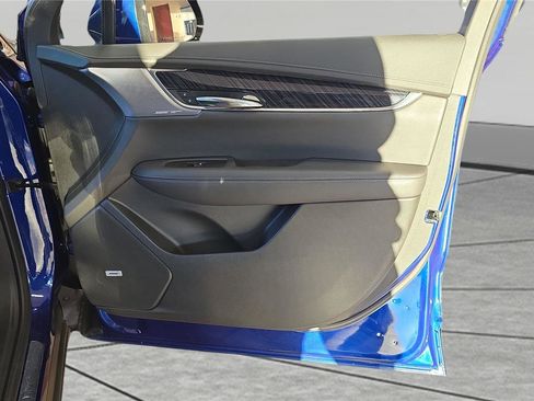 Used 2025 Cadillac XT6 Premium Luxury image 27