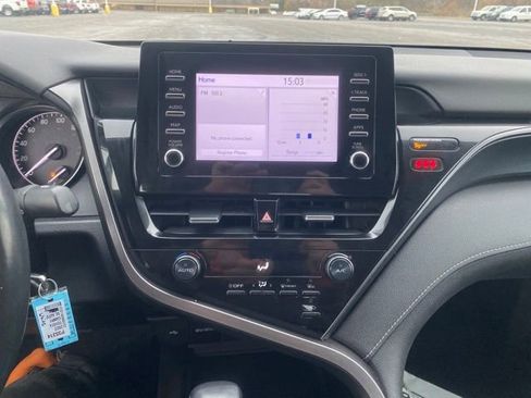 Used 2022 Toyota Camry SE image 9