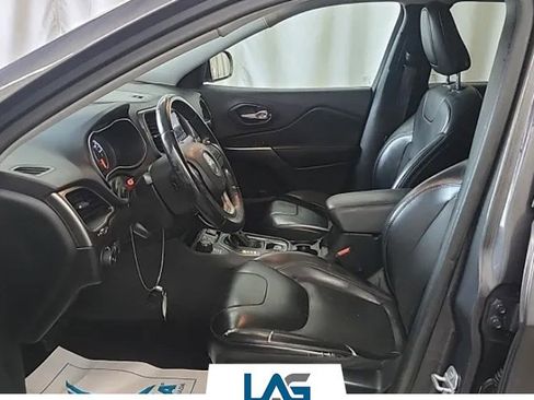 Used 2019 Jeep Cherokee Latitude Plus image 2