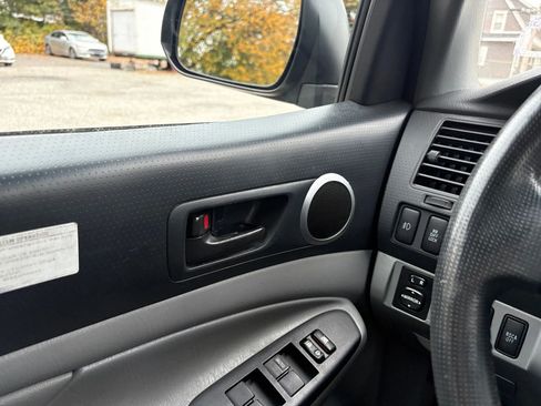 Used 2014 Toyota Tacoma 4x4 Double Cab w/ TRD Off-Road Package image 26