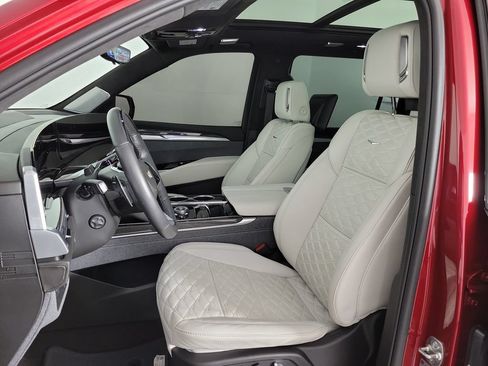 Certified 2025 Cadillac Escalade ESV V AWD/4WD image 17