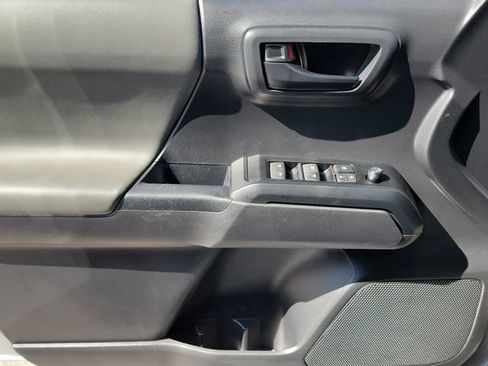 Used 2022 Toyota Tacoma SR AWD/4WD image 29