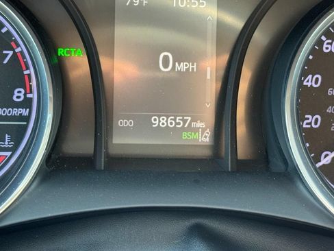 Used 2019 Toyota Camry SE w/ Convenience Package FWD image 28