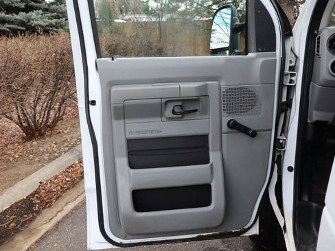 Used 2013 Ford E-250 and Econoline 250 image 23