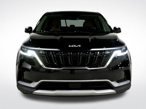 Used 2023 Kia Carnival EX image 11