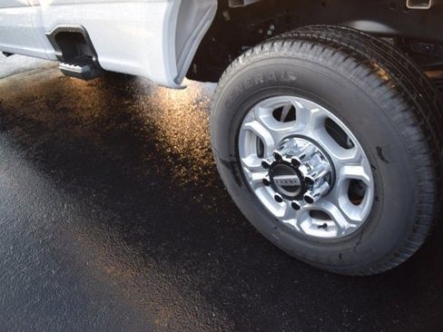 New 2025 Ford F350 XLT image 4