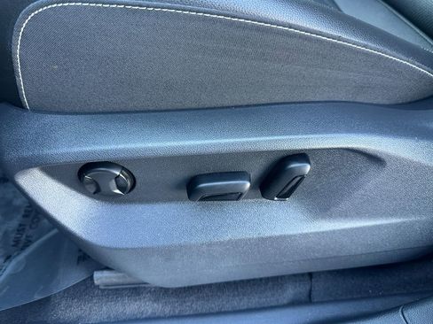 Used 2025 Volkswagen Atlas SE w/ Black Wheel Package image 11