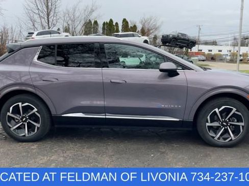 Certified 2025 Chevrolet Equinox EV LT image 9