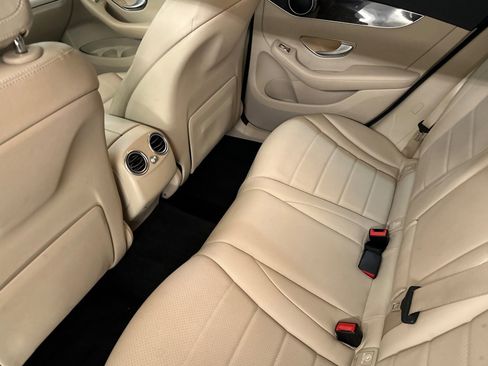 Used 2019 Mercedes-Benz GLC 300 4MATIC image 25