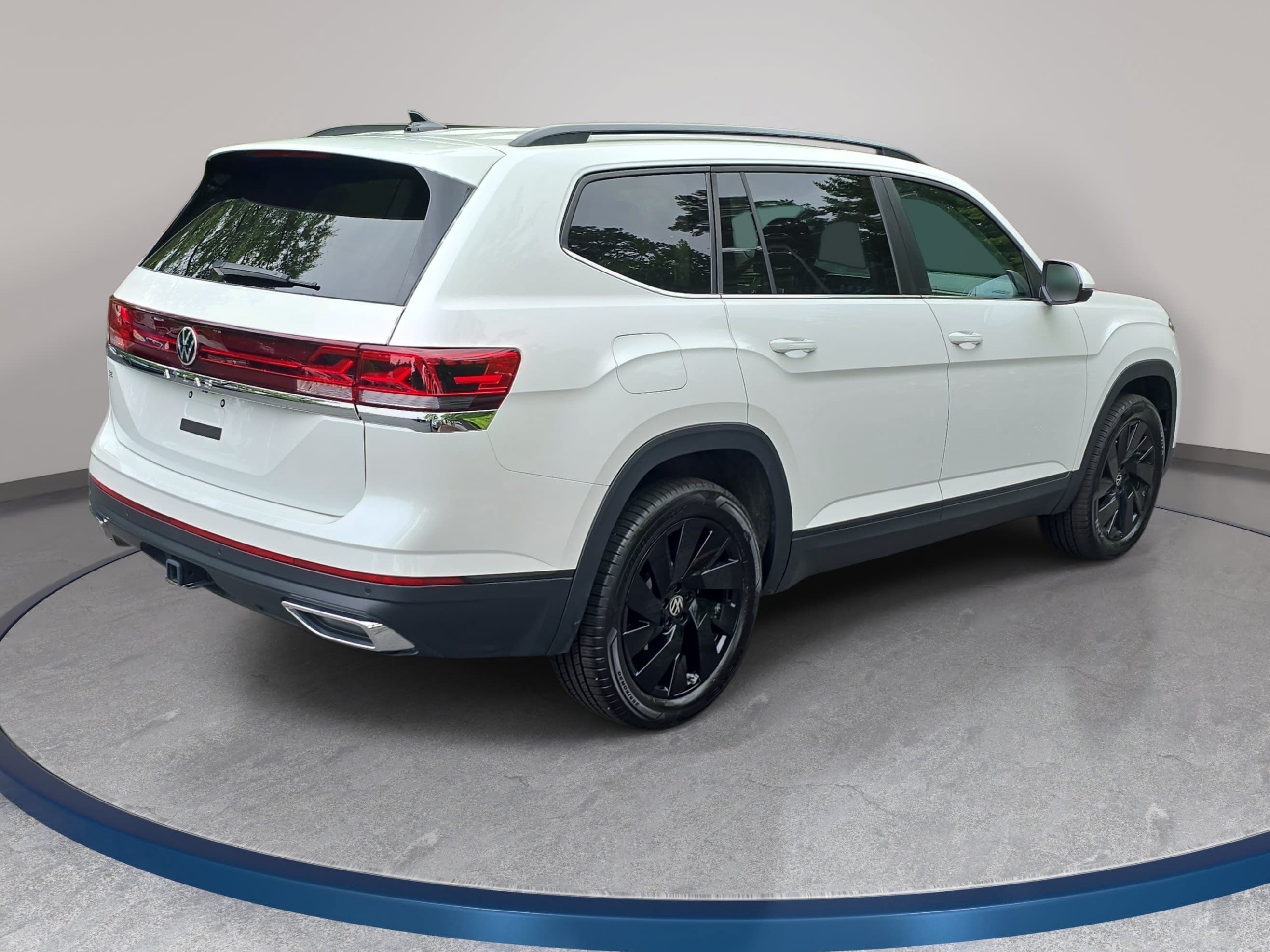 Used 2026 Volkswagen Atlas SE w/ Black Wheel Package FWD image 5