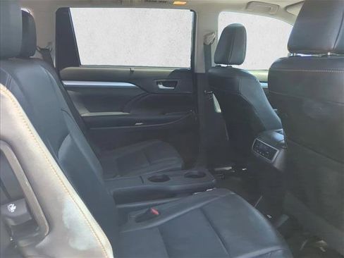 Used 2018 Toyota Highlander XLE image 22
