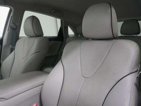 Used 2010 Toyota Venza FWD image 10