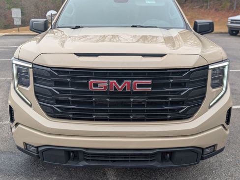 Used 2022 GMC Sierra 1500 Elevation image 12