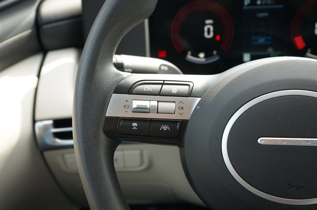 Certified 2025 Hyundai Tucson SE FWD image 22