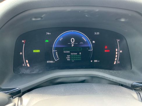Used 2025 Toyota Camry SE FWD image 19