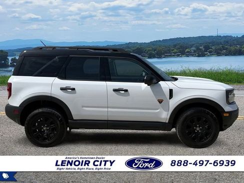Used 2025 Ford Bronco Sport Badlands AWD/4WD image 2