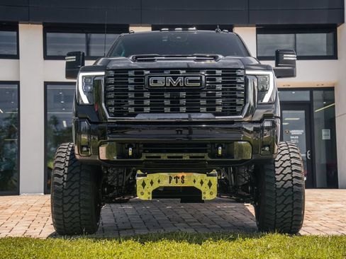 Used 2024 GMC Sierra 3500 Denali Ultimate AWD/4WD image 8