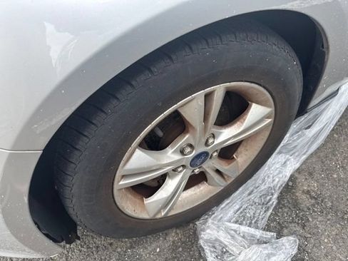 Used 2014 Ford Focus SE FWD image 3