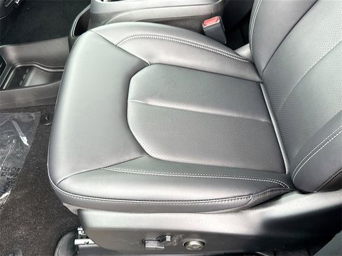 New 2026 Chrysler Pacifica Select image 20