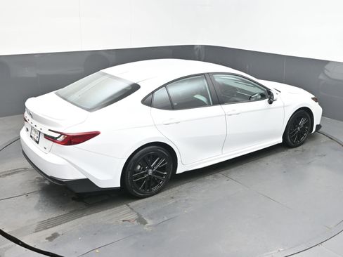 Used 2025 Toyota Camry SE FWD image 36