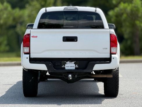Used 2017 Toyota Tacoma TRD Sport w/ Premium & Technology Package RWD image 6