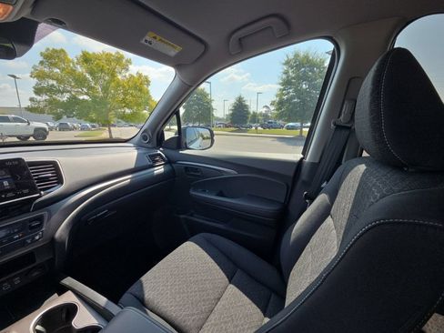 Used 2025 Honda Ridgeline Sport image 19