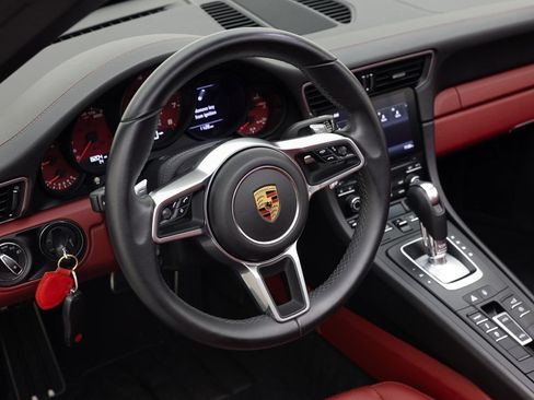 Used 2018 Porsche 911 Targa 4S AWD/4WD image 19