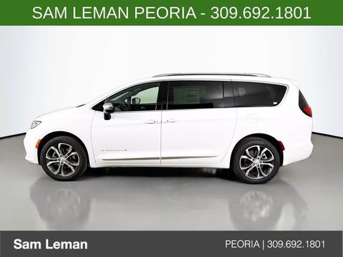 New 2026 Chrysler Pacifica Pinnacle image 4