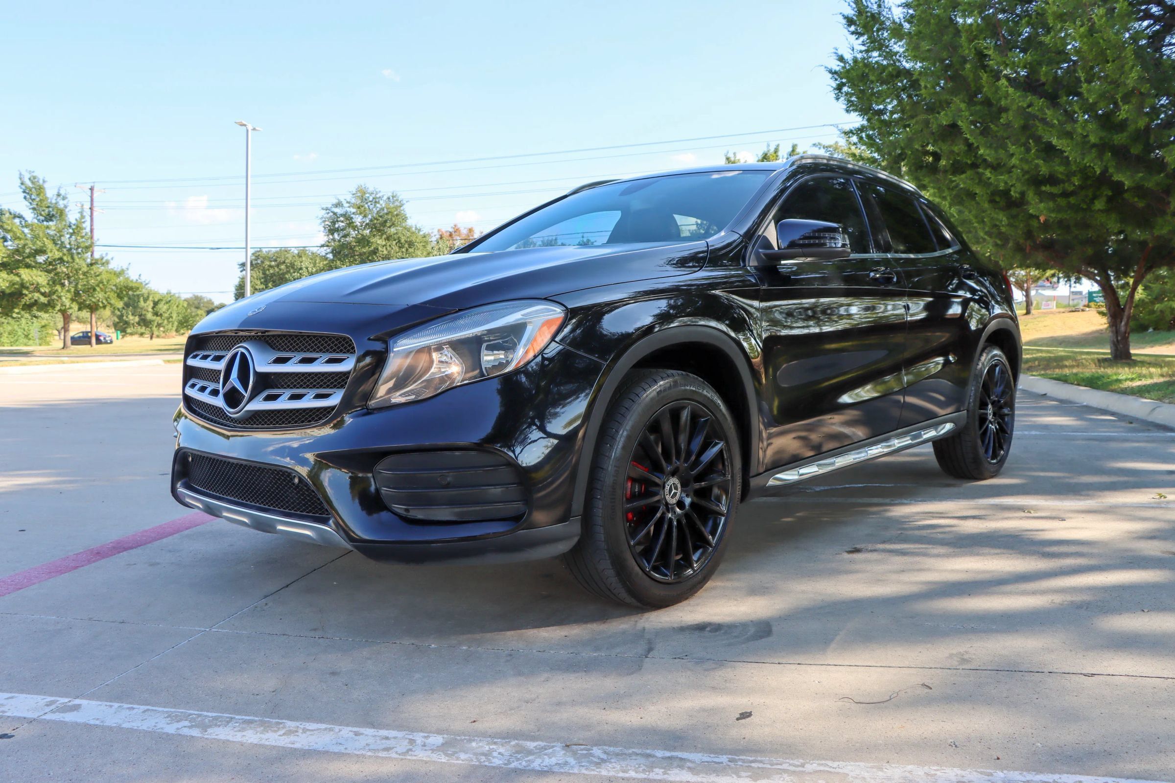Used 2018 Mercedes-Benz GLA 250 w/ AMG Line Exterior image 3