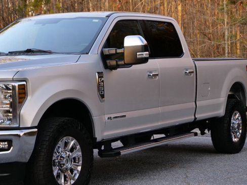 Used 2019 Ford F350 XLT w/ XLT Premium Package image 30